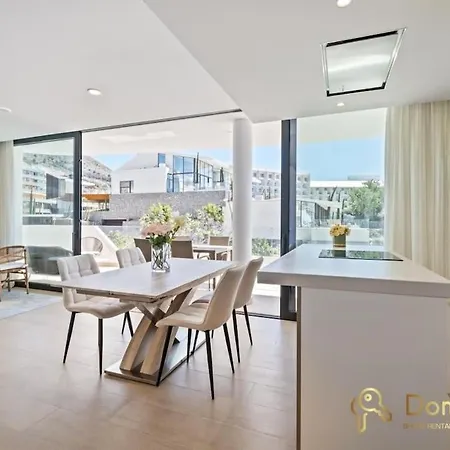 Luxury Flat In Higueron West شقة *